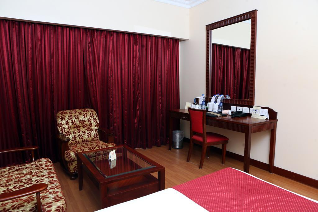 Joys Palace Hotel Thrissur Exterior foto