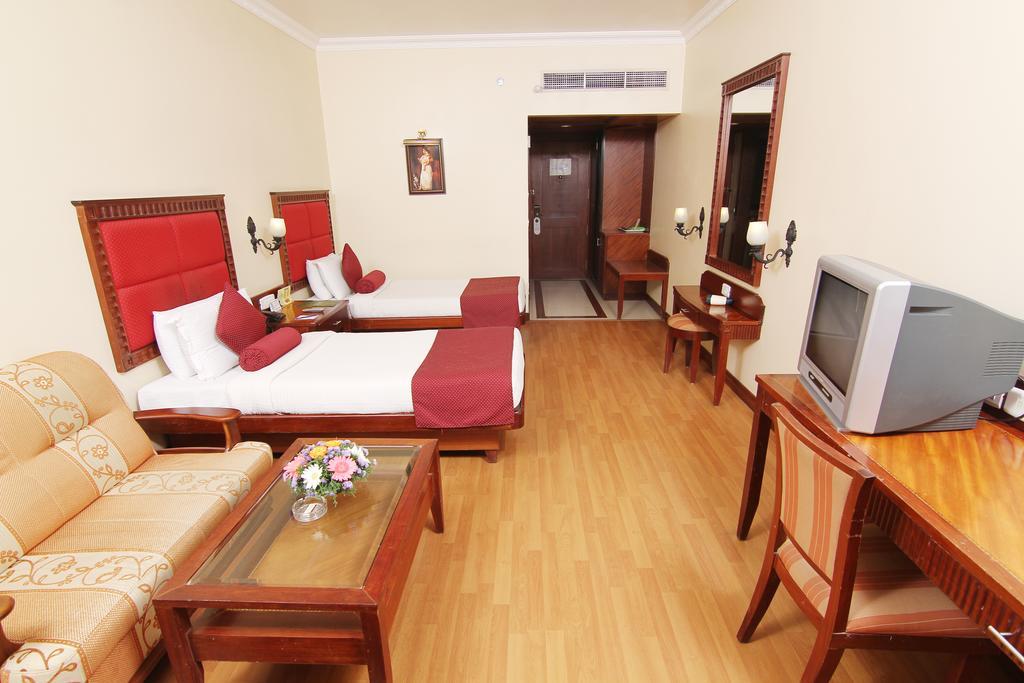 Joys Palace Hotel Thrissur Exterior foto